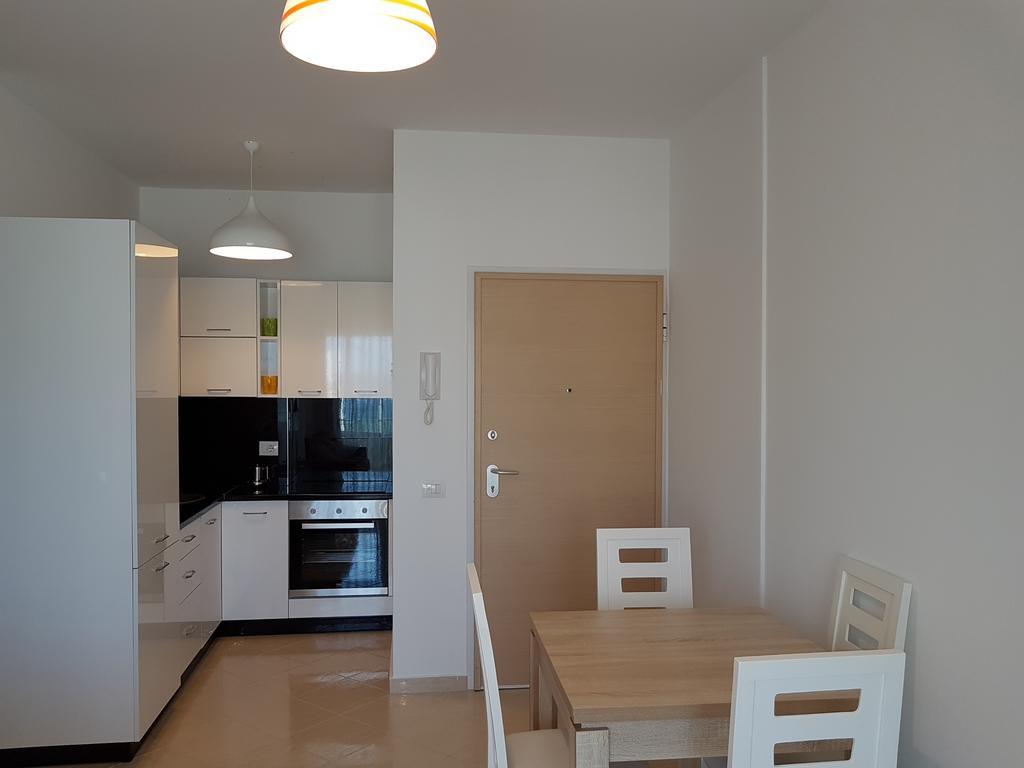 Flori Beach Apartment Radhimë מראה חיצוני תמונה
