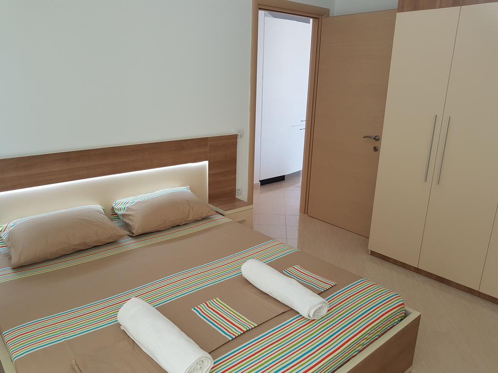 Flori Beach Apartment Radhimë מראה חיצוני תמונה