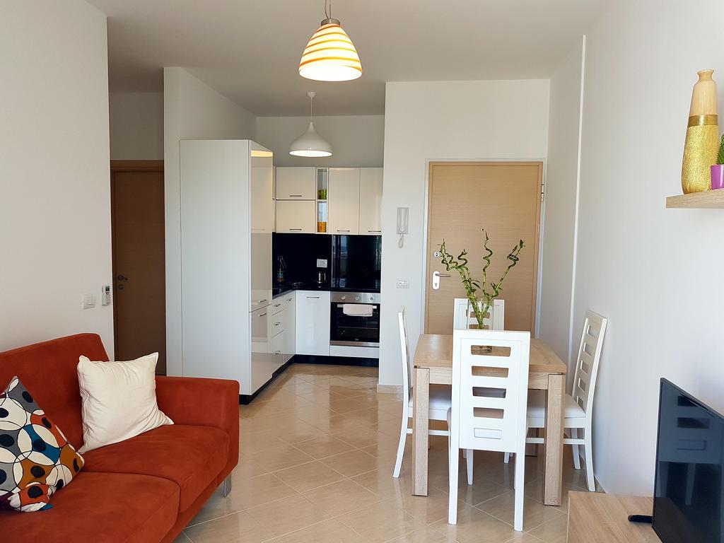 Flori Beach Apartment Radhimë מראה חיצוני תמונה